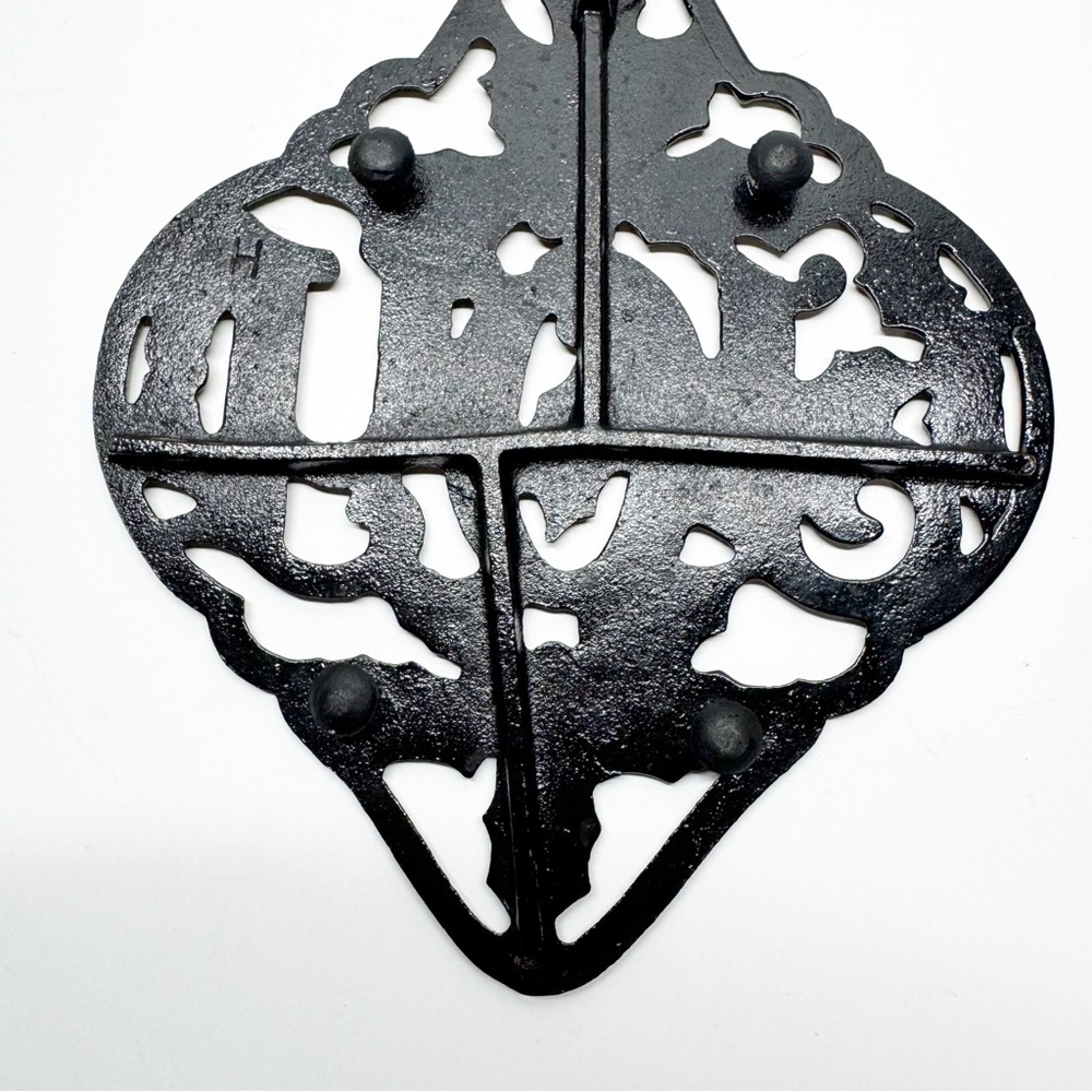 Vintage Avon Jolly Holly Joy Cast Iron Trivet - Picture 6 of 6